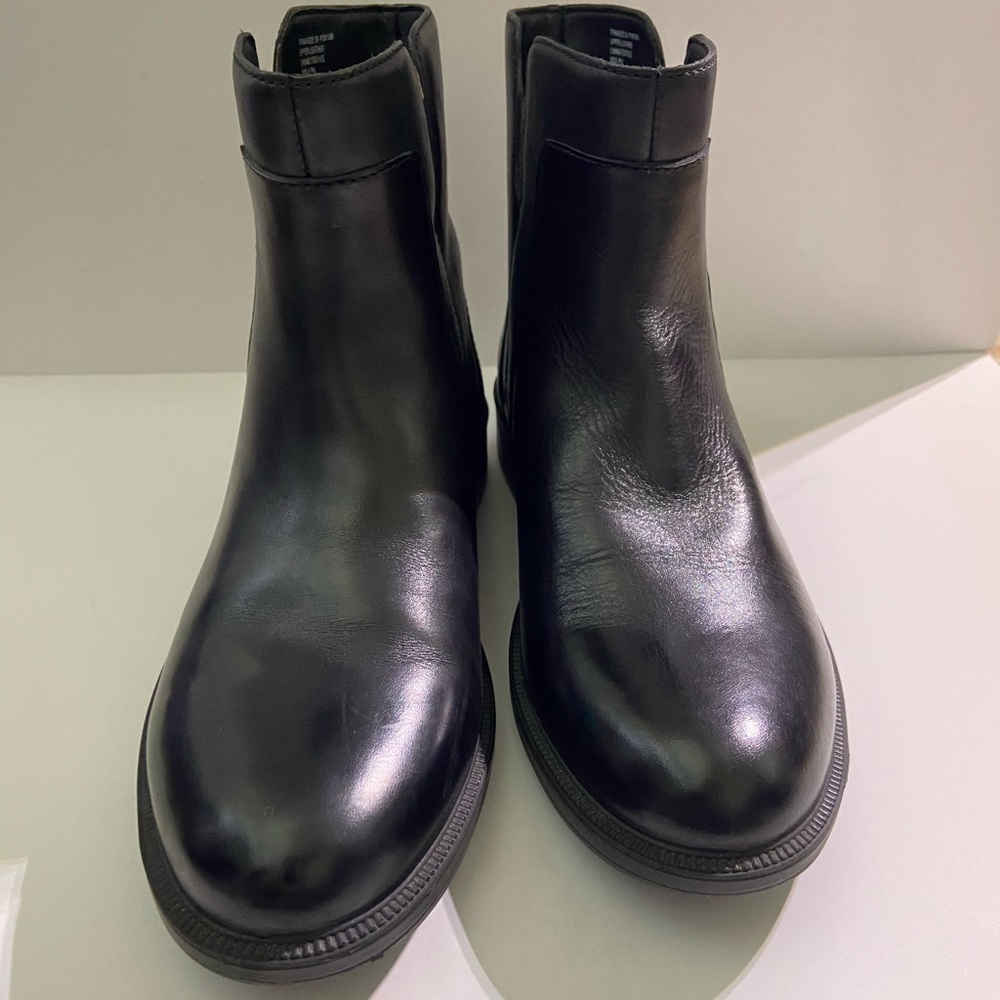 Umberto Raffini black ankle boots Trina
